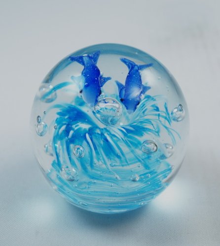 M Design Art Handcraft Dolphins In Clear Bubbles Paperweight 02