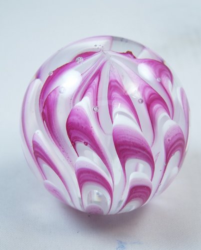 M Design Art Handcraft Magenta & White Scalloped Wavy Paperweight 03
